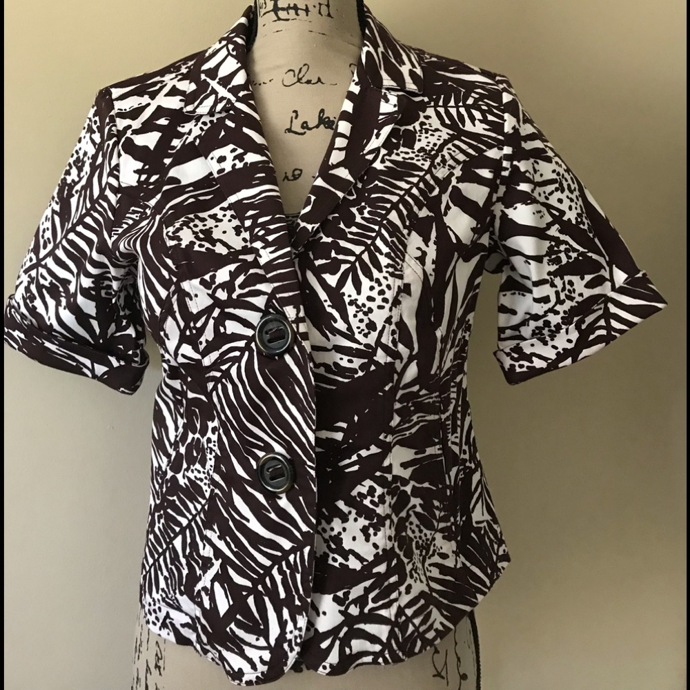 Cold Water Creek Size 8 P short Sleeved Jacket